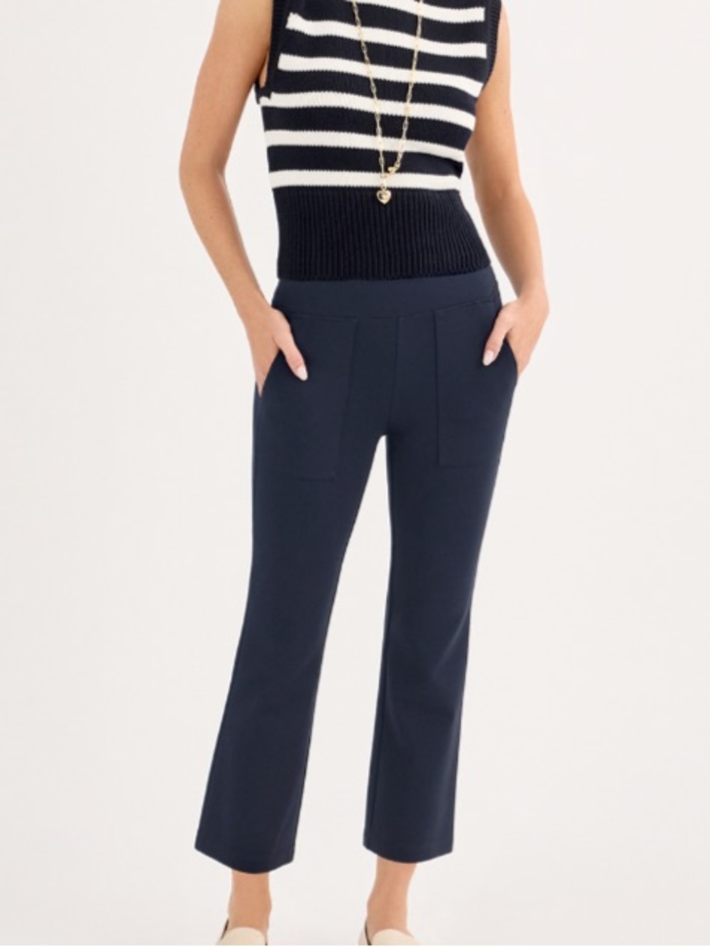 CABI Cheeky Pant Navy Blue Cropped
Size Large